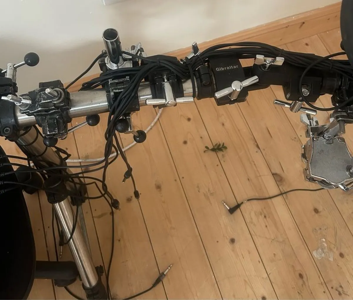Roland pads and drum rack - Image 3