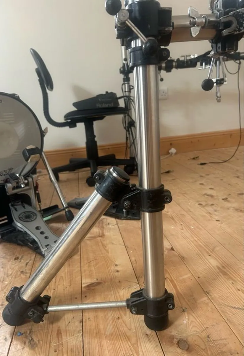 Roland pads and drum rack - Image 4