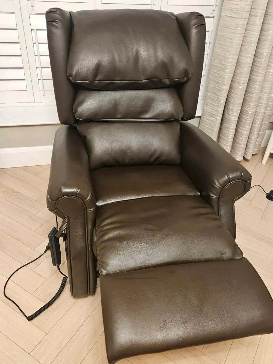 Riser Recliner - Image 3