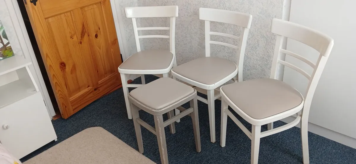 3 Sturdy kitchen chairs & Stool - Image 1