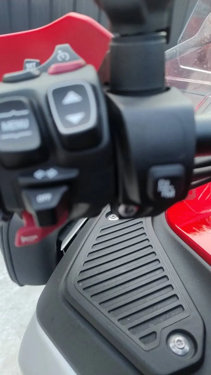 2025 R1300GSA ASA blind spot adaptive cruise & HT - Image 4