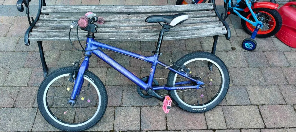 Girls bike (5 to 7 years) - Image 1