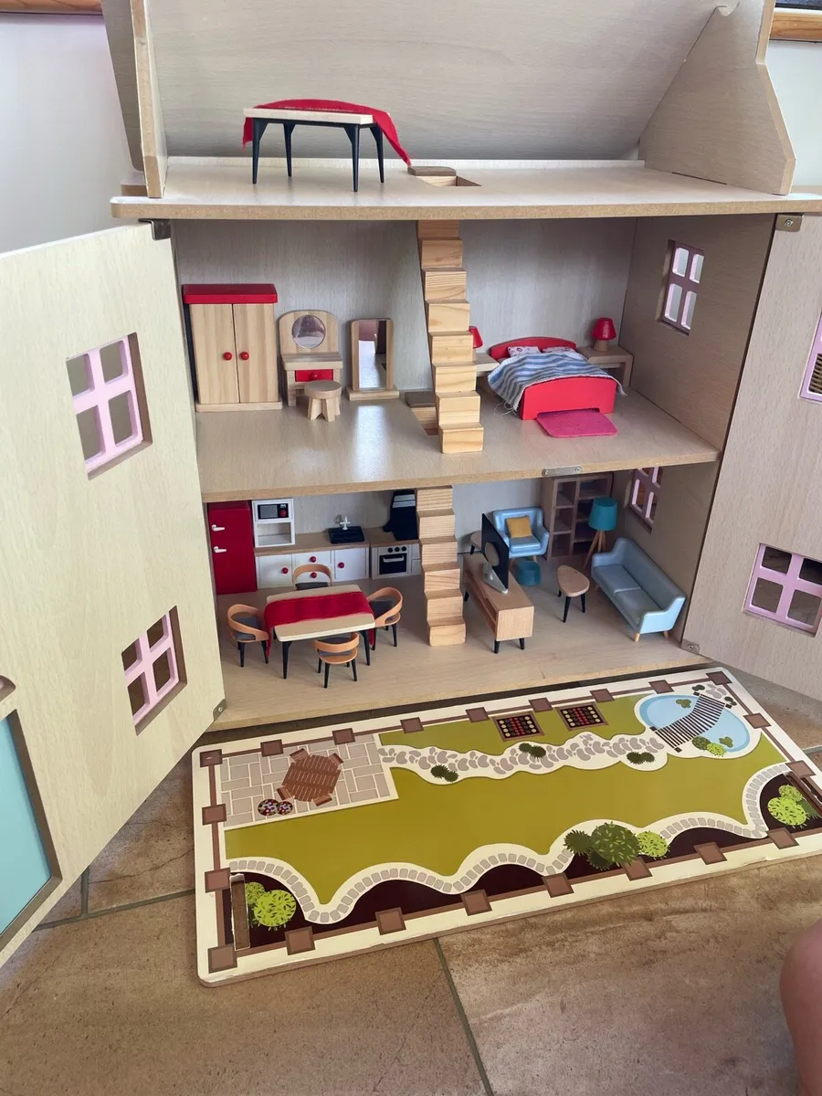 Dolls house - Image 2