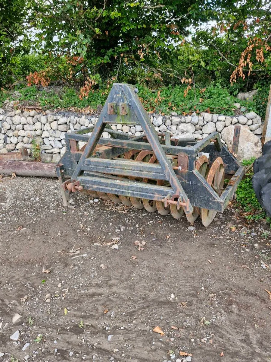Giraffe loader, and furrow press - Image 1
