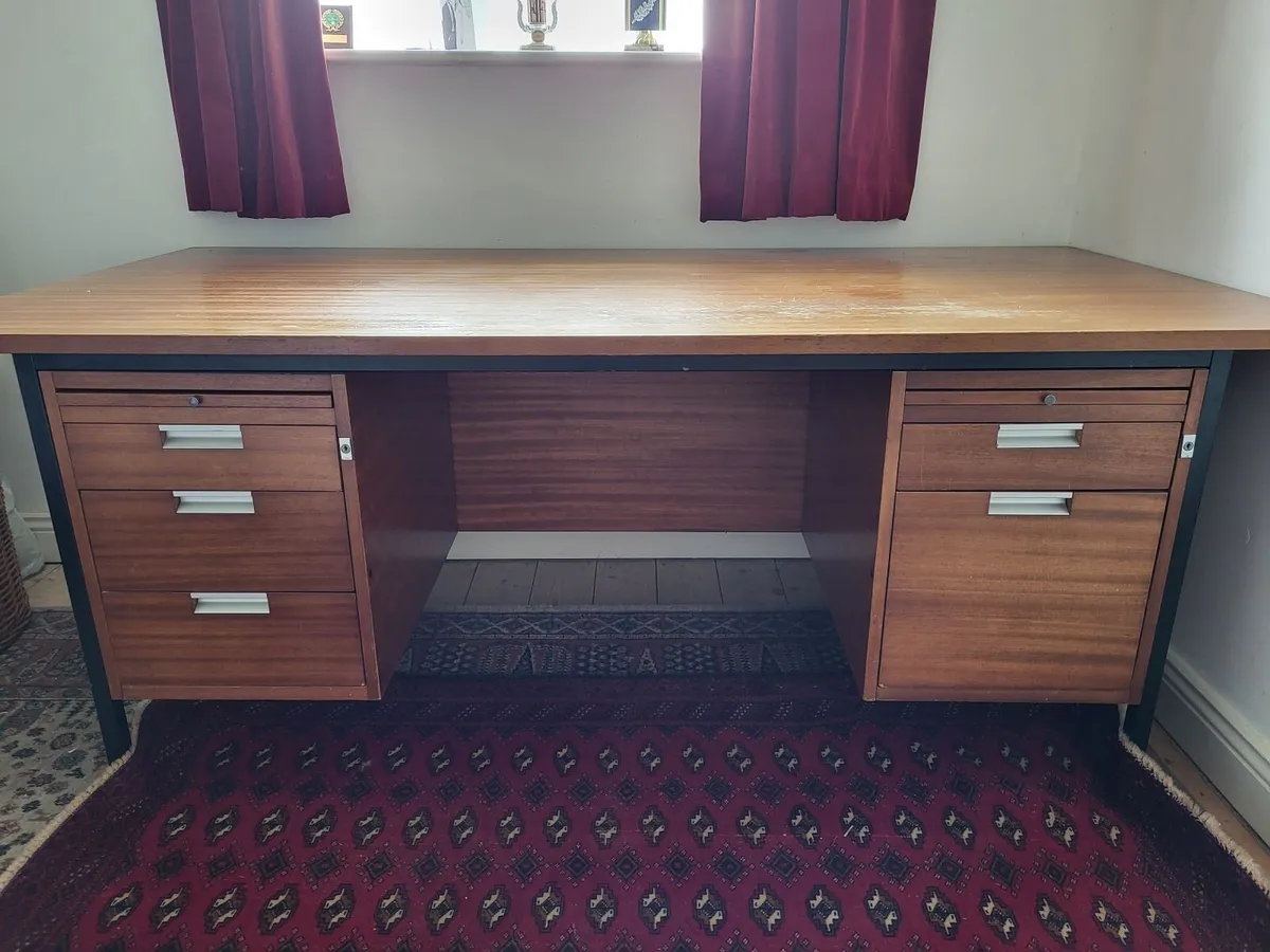 Desk - Image 4