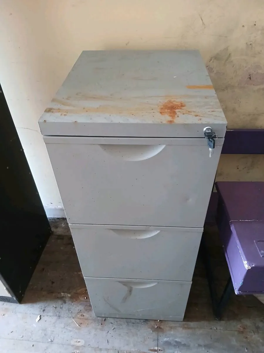 Filling cabinet