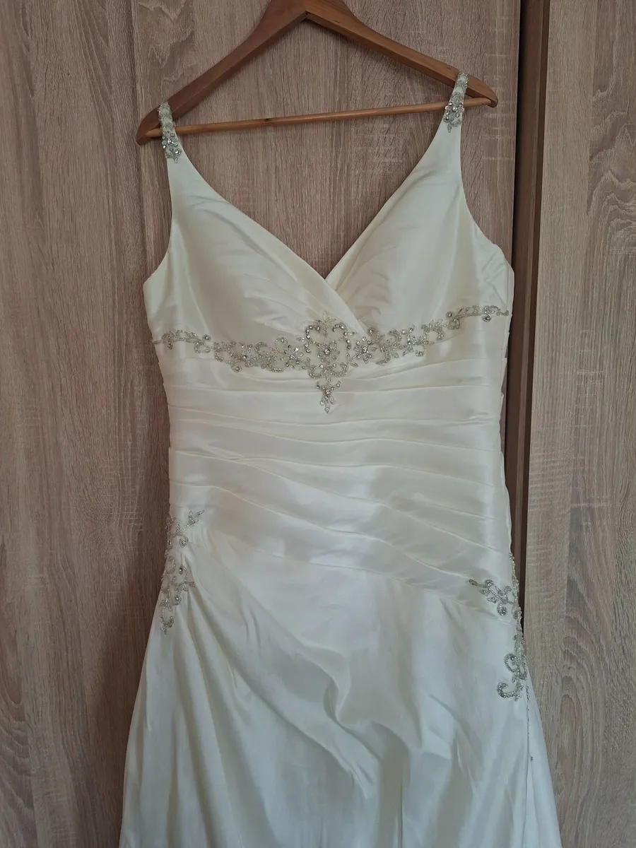 Wedding dress - Image 1