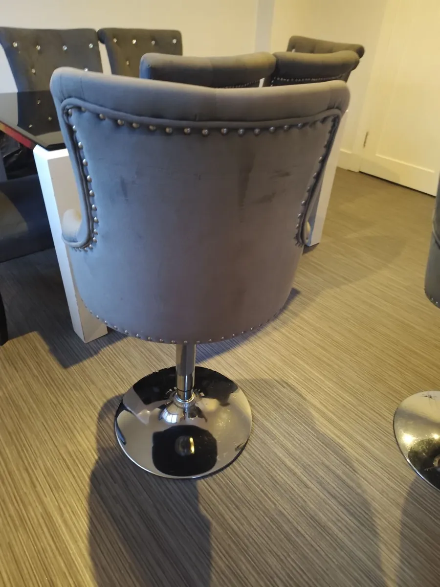 Table & Chairs & Bar Stools - Image 2