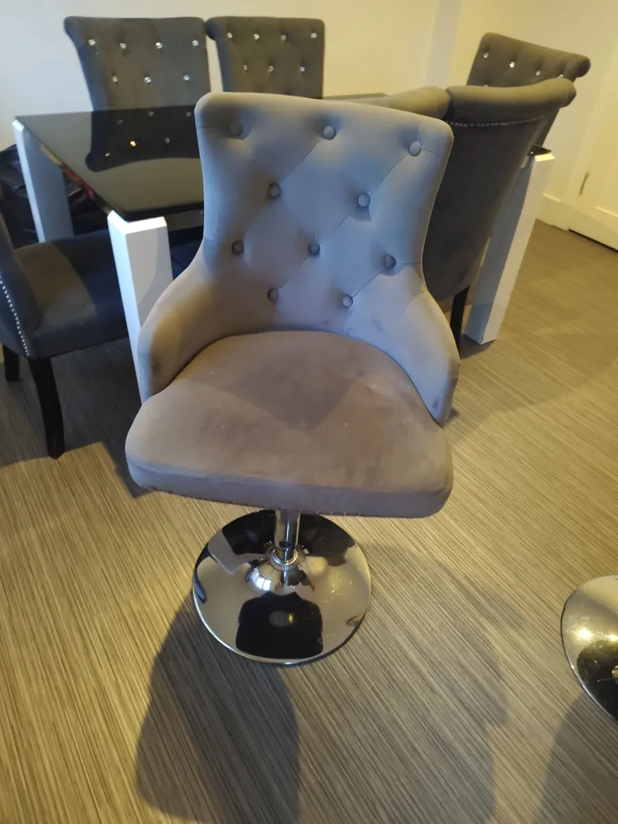 Table & Chairs & Bar Stools - Image 3