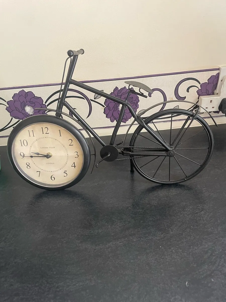 Landon Tyler Metal Bicycle Table Clock – Buncrana - Image 2