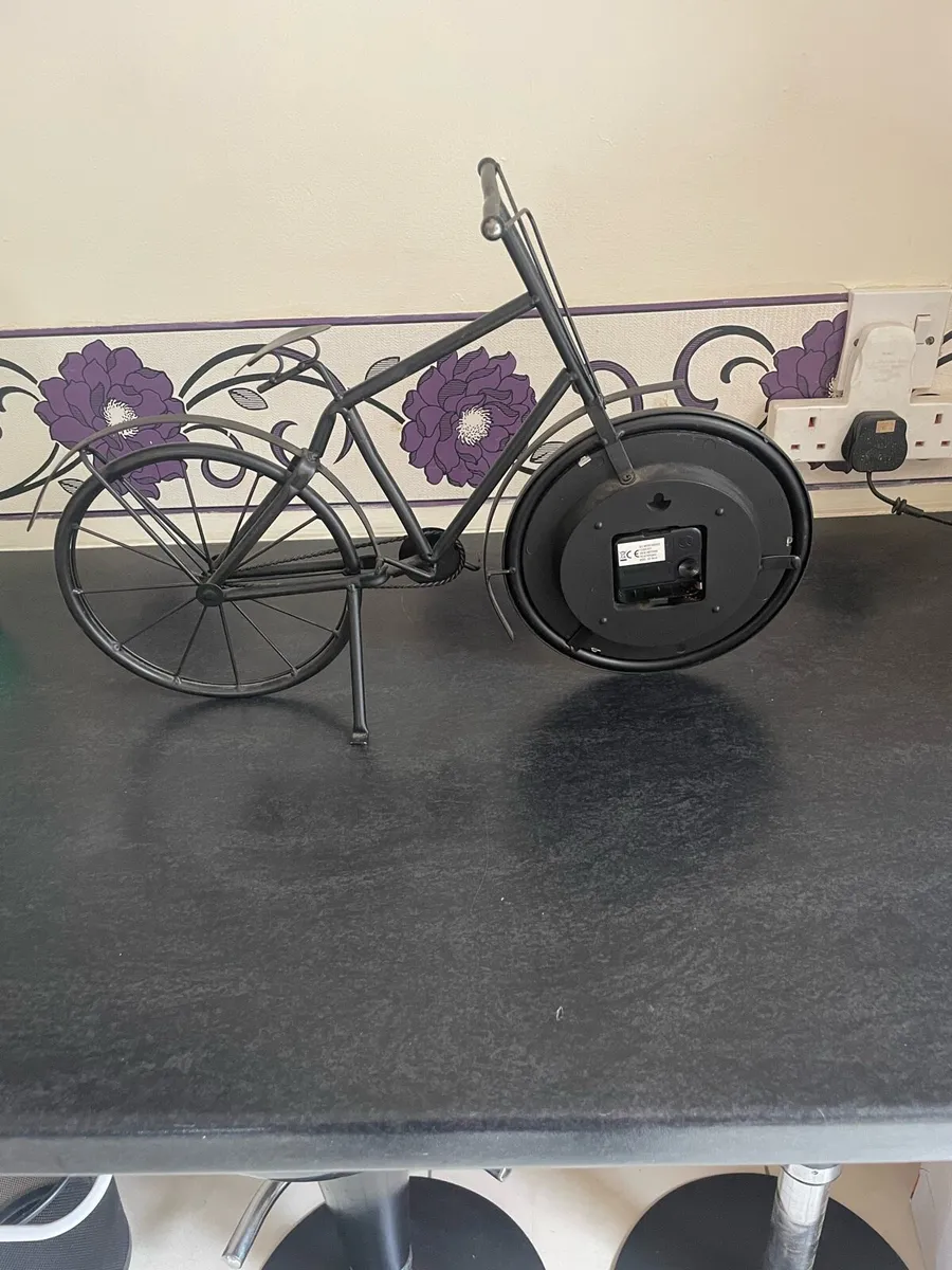 Landon Tyler Metal Bicycle Table Clock – Buncrana - Image 3