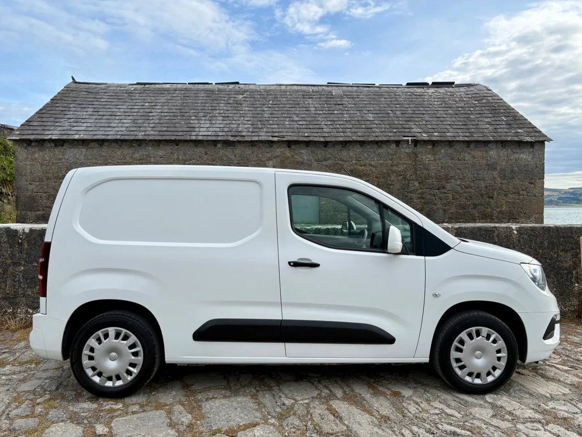 2021 Opel Combo Sportivo - Image 3