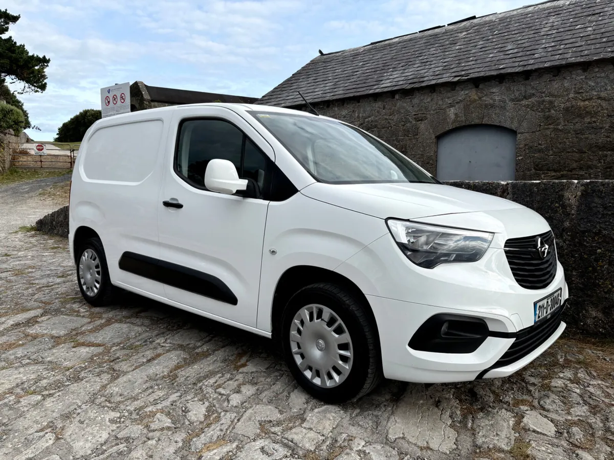 2021 Opel Combo Sportivo - Image 1