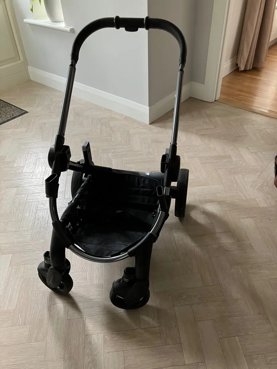 I candy peach buggy and bassinet - Image 3
