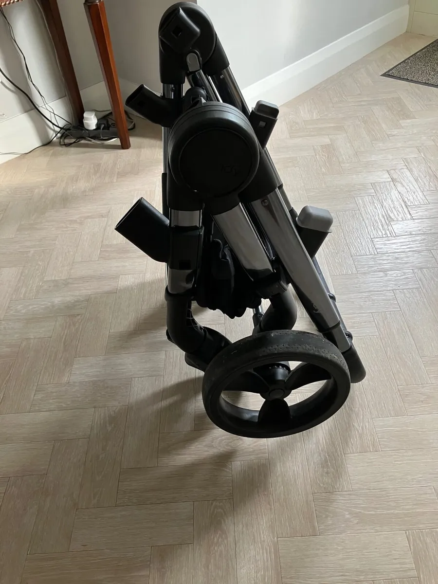 I candy peach buggy and bassinet - Image 4