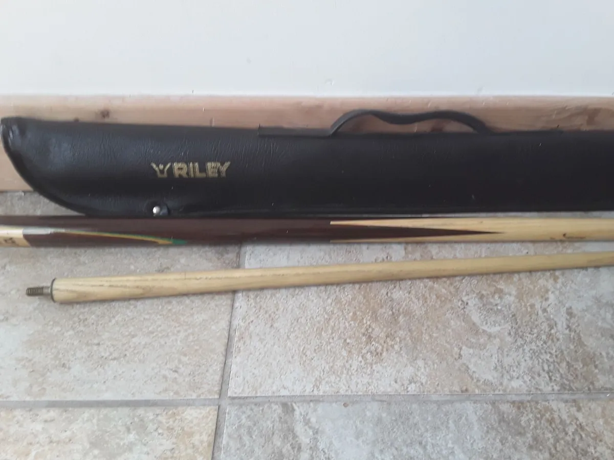 Collectible Riley two-piece snooker que - Image 2