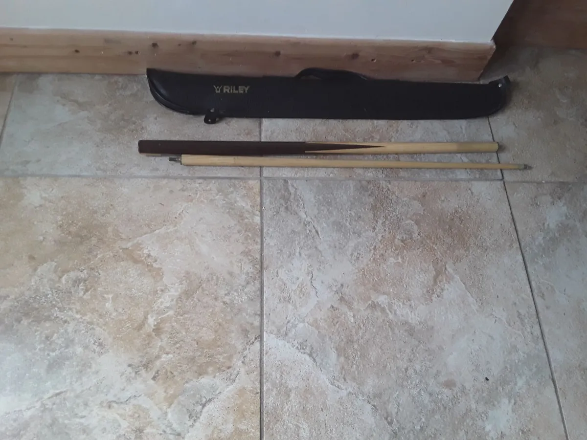 Collectible Riley two-piece snooker que - Image 4