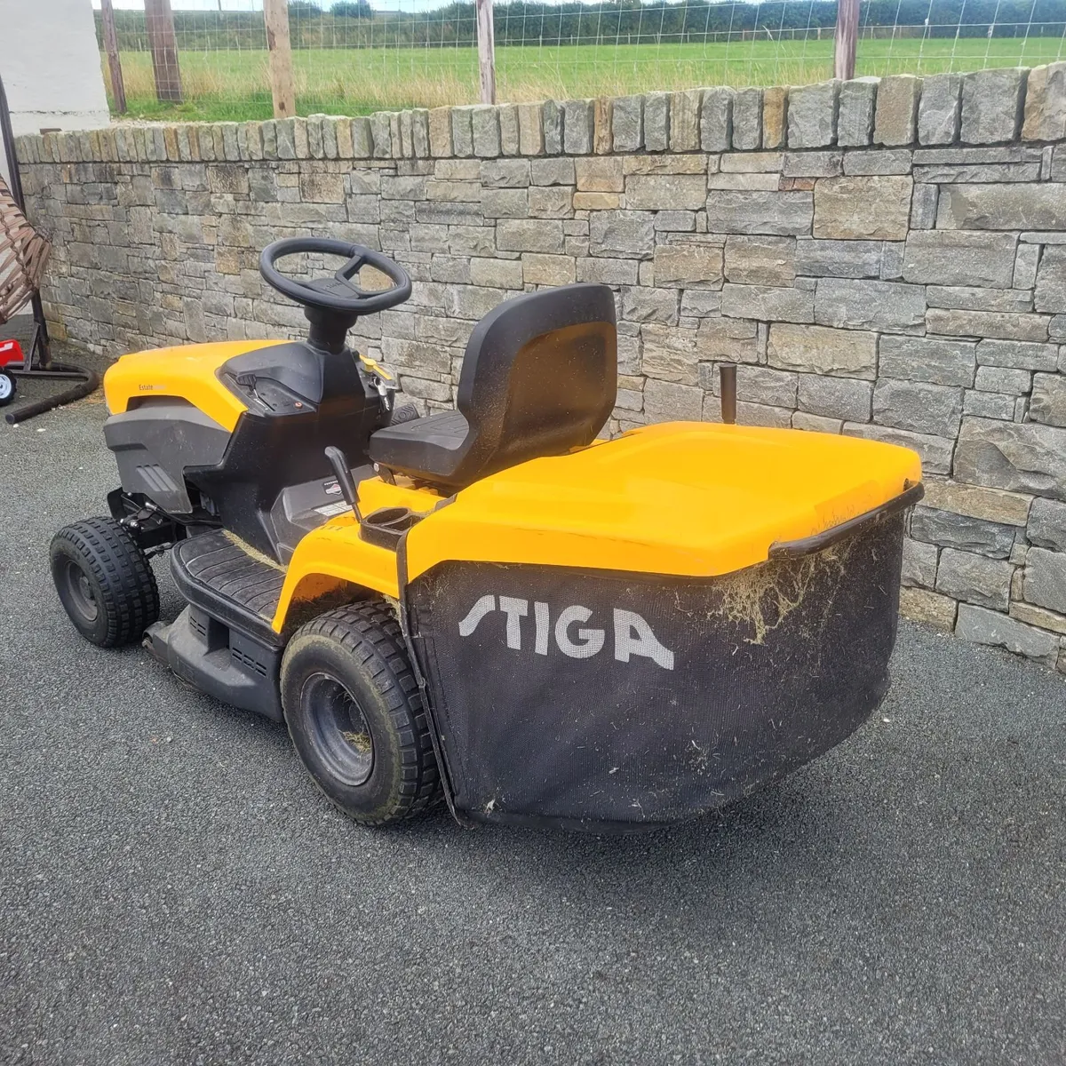 Stiga 3084H Estate Lawnmower - Image 3
