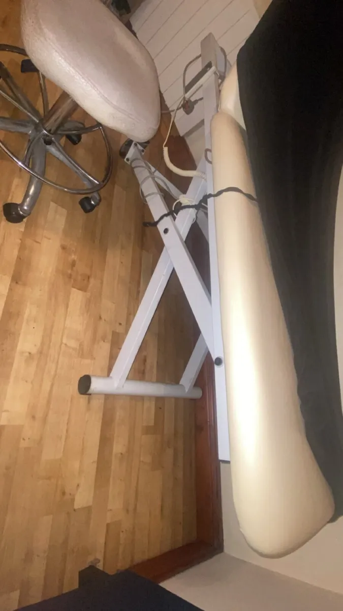 Salon bed - Image 2