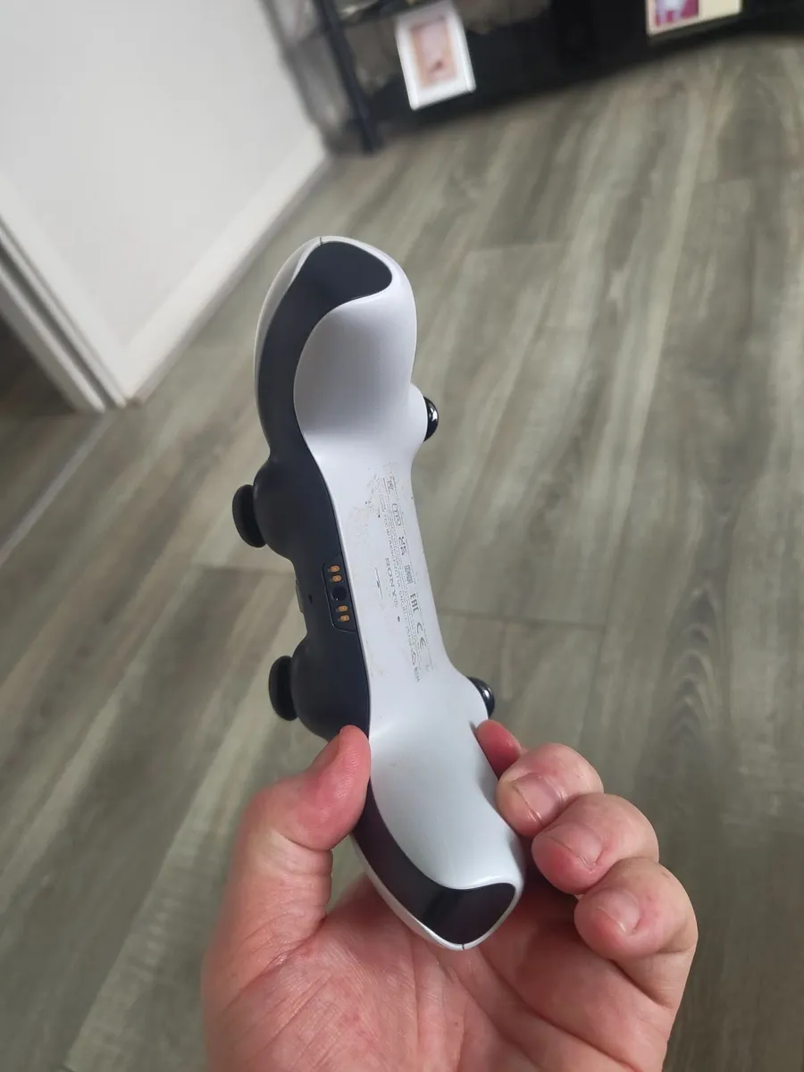 Playstation 5 controller - Image 2