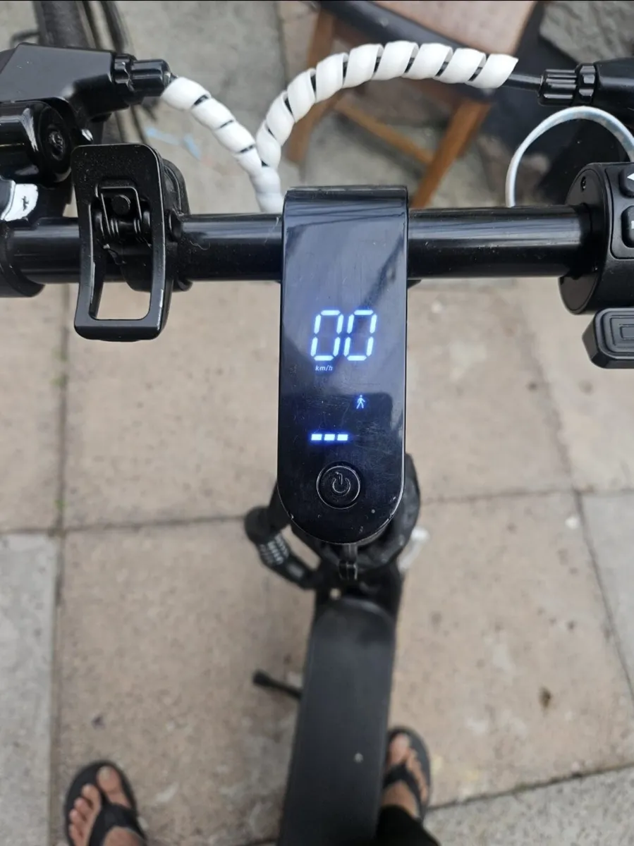 Electric Scooter – Like New – Barely Used – €250