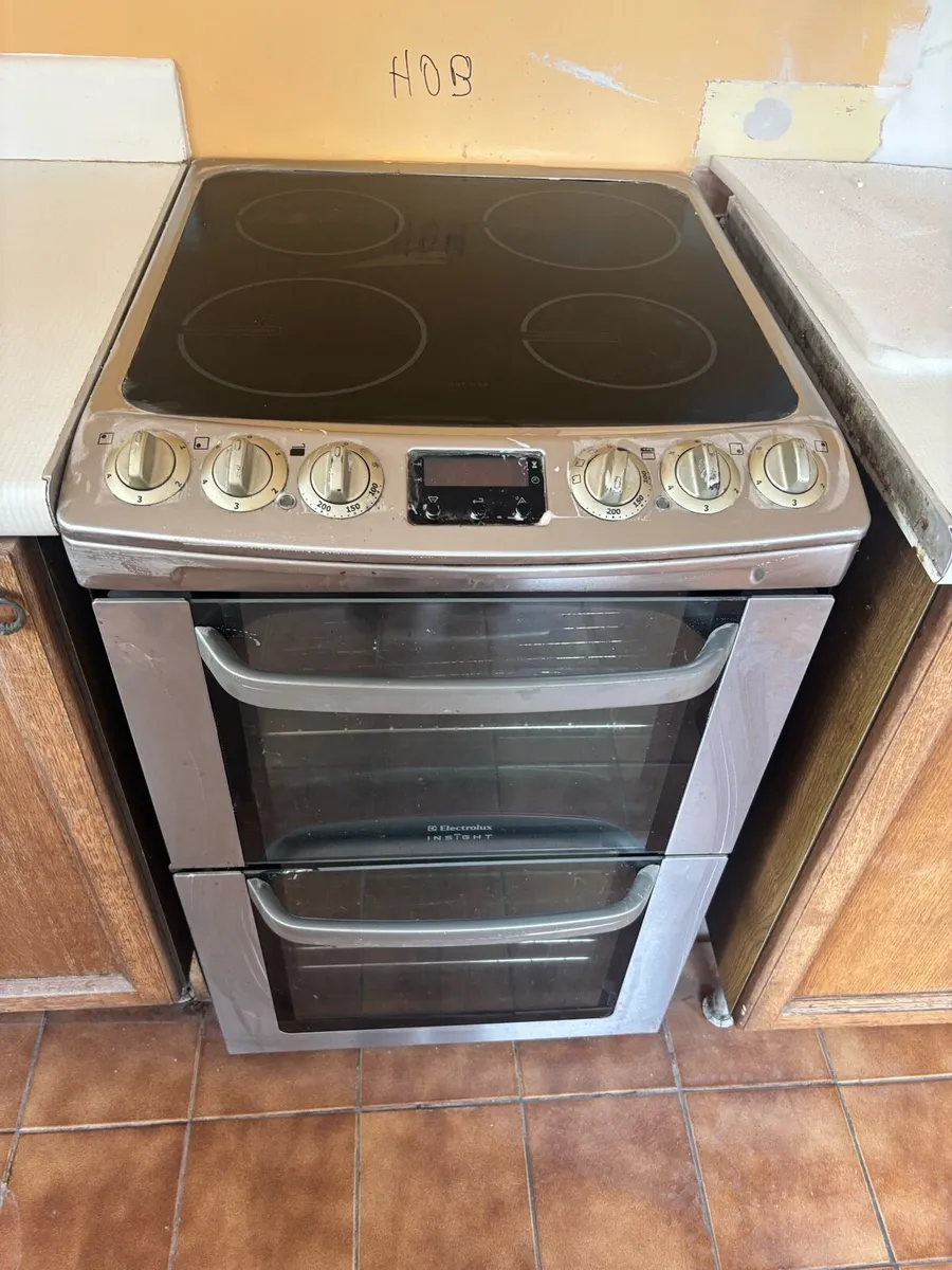 Electrolux oven and hob - Image 1