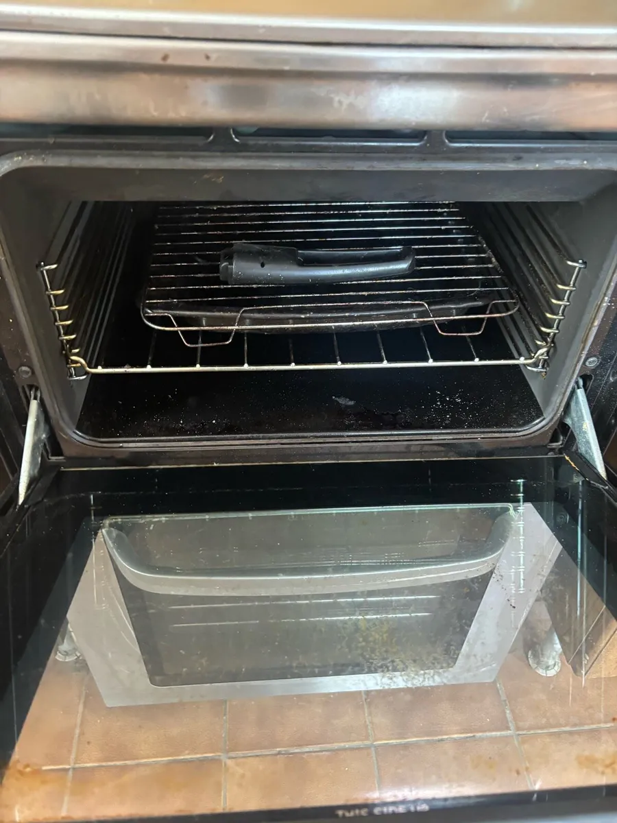 Electrolux oven and hob - Image 2