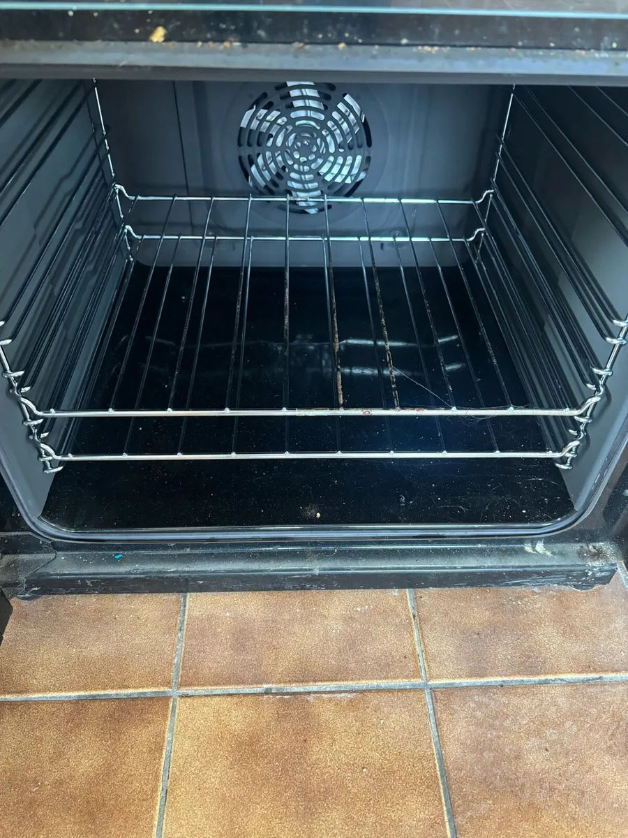 Electrolux oven and hob - Image 3