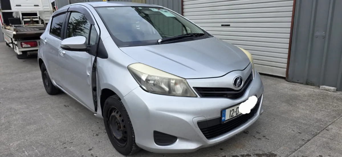 12 TOYOTA VITZ AUTO - Image 2