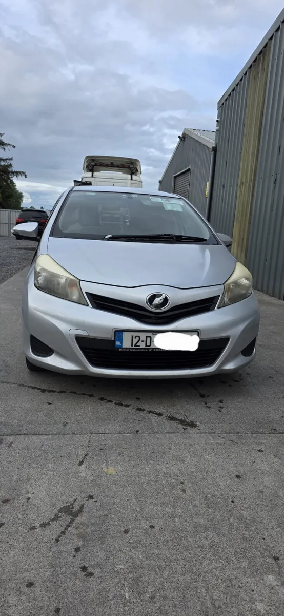 12 TOYOTA VITZ AUTO - Image 3