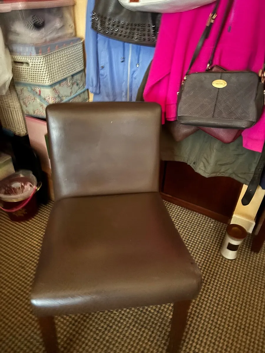 2 chairs - Image 1