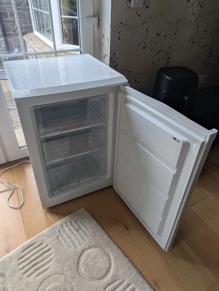 One Year Old LOGIK Freezer - Image 3
