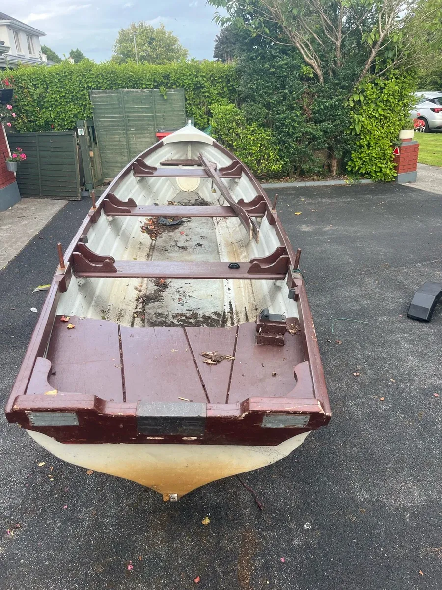 Lake Boat - Image 4