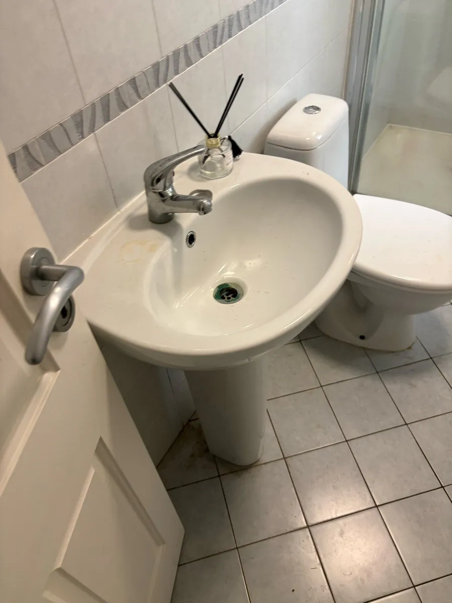 Shower door, Toilet, & Wash basin - Image 2