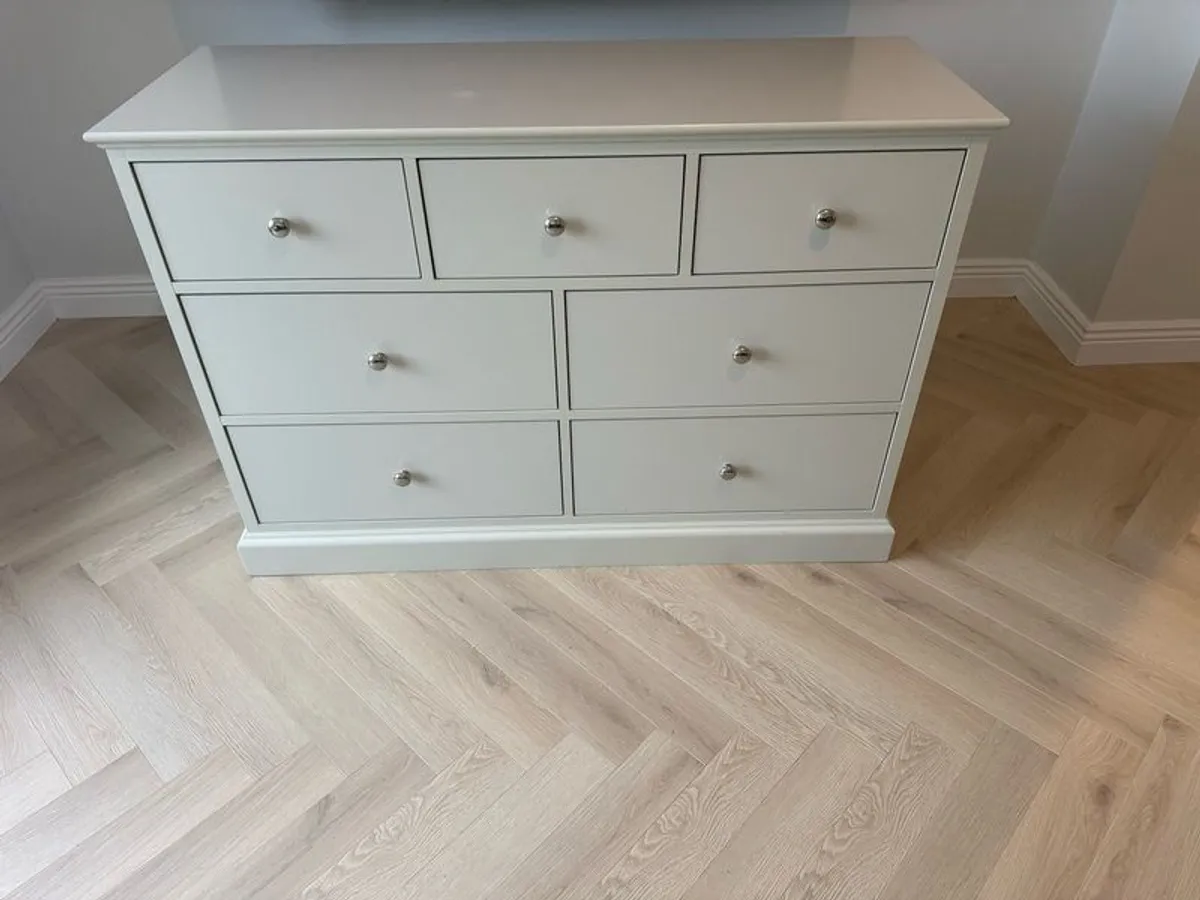 Chest of drawers - 7 drawer, Rivendale - Image 1