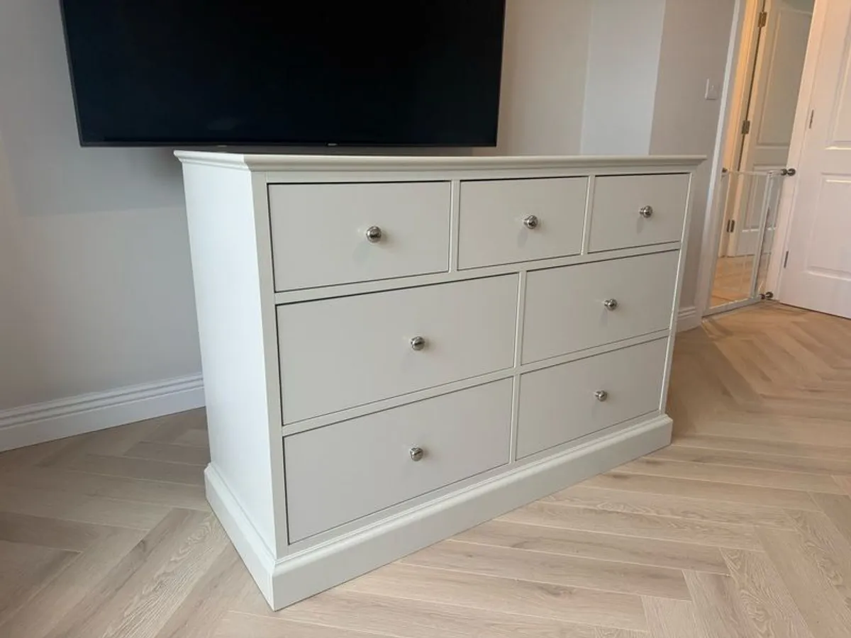 Chest of drawers - 7 drawer, Rivendale - Image 3