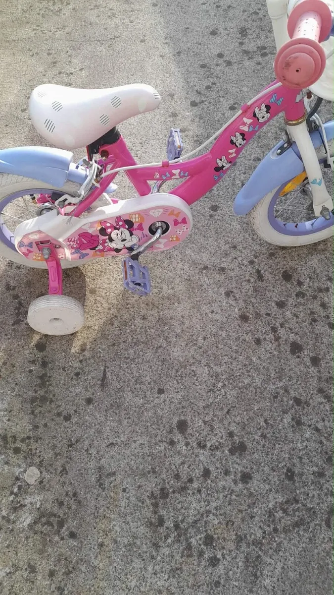 Minnie Mouse bike - Image 1