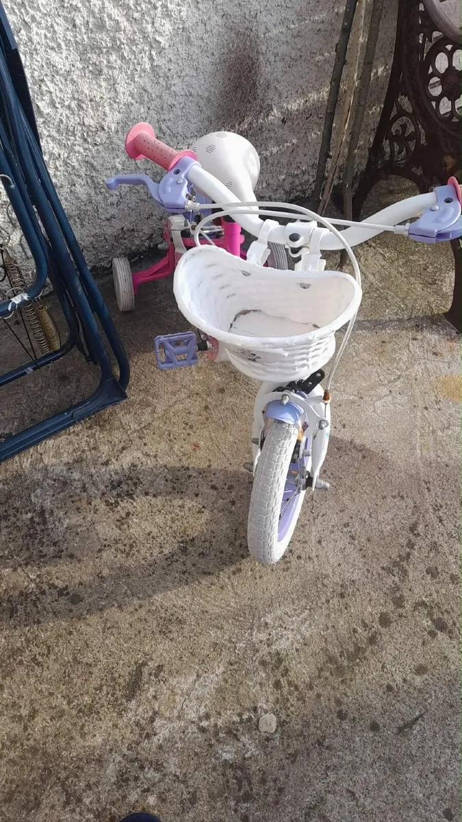 Minnie Mouse bike - Image 3