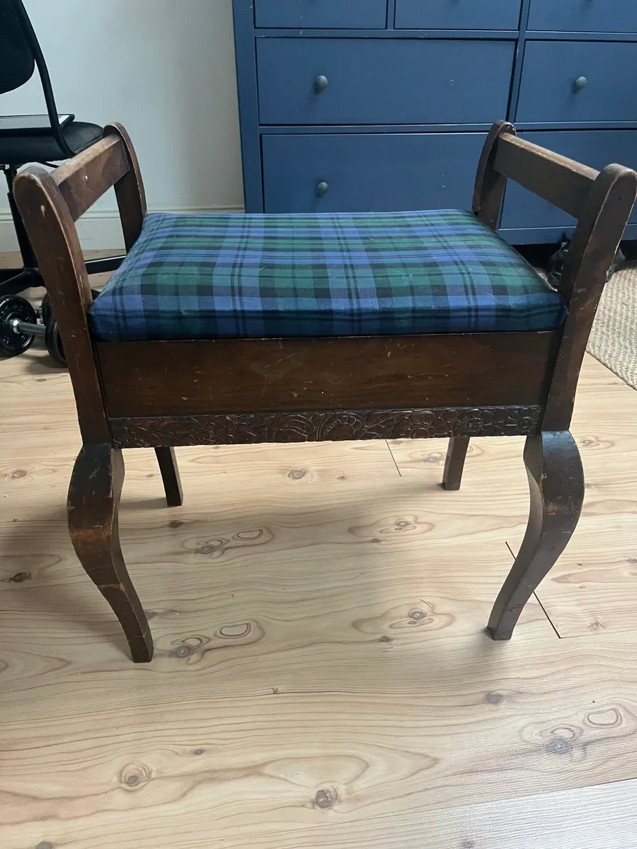 Piano stool