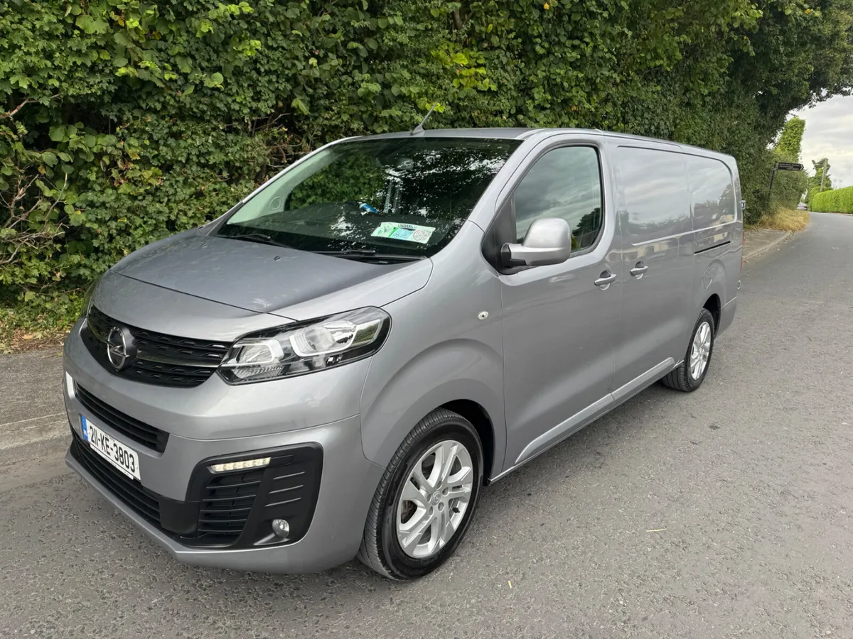 Opel Vivaro Sport (Aircon ) 2.0 diesel - Image 1