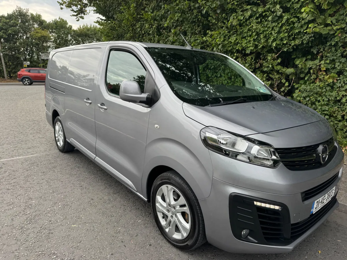 Opel Vivaro Sport (Aircon ) 2.0 diesel - Image 2