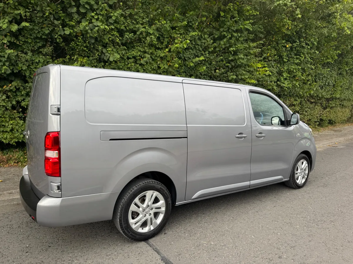 Opel Vivaro Sport (Aircon ) 2.0 diesel - Image 4