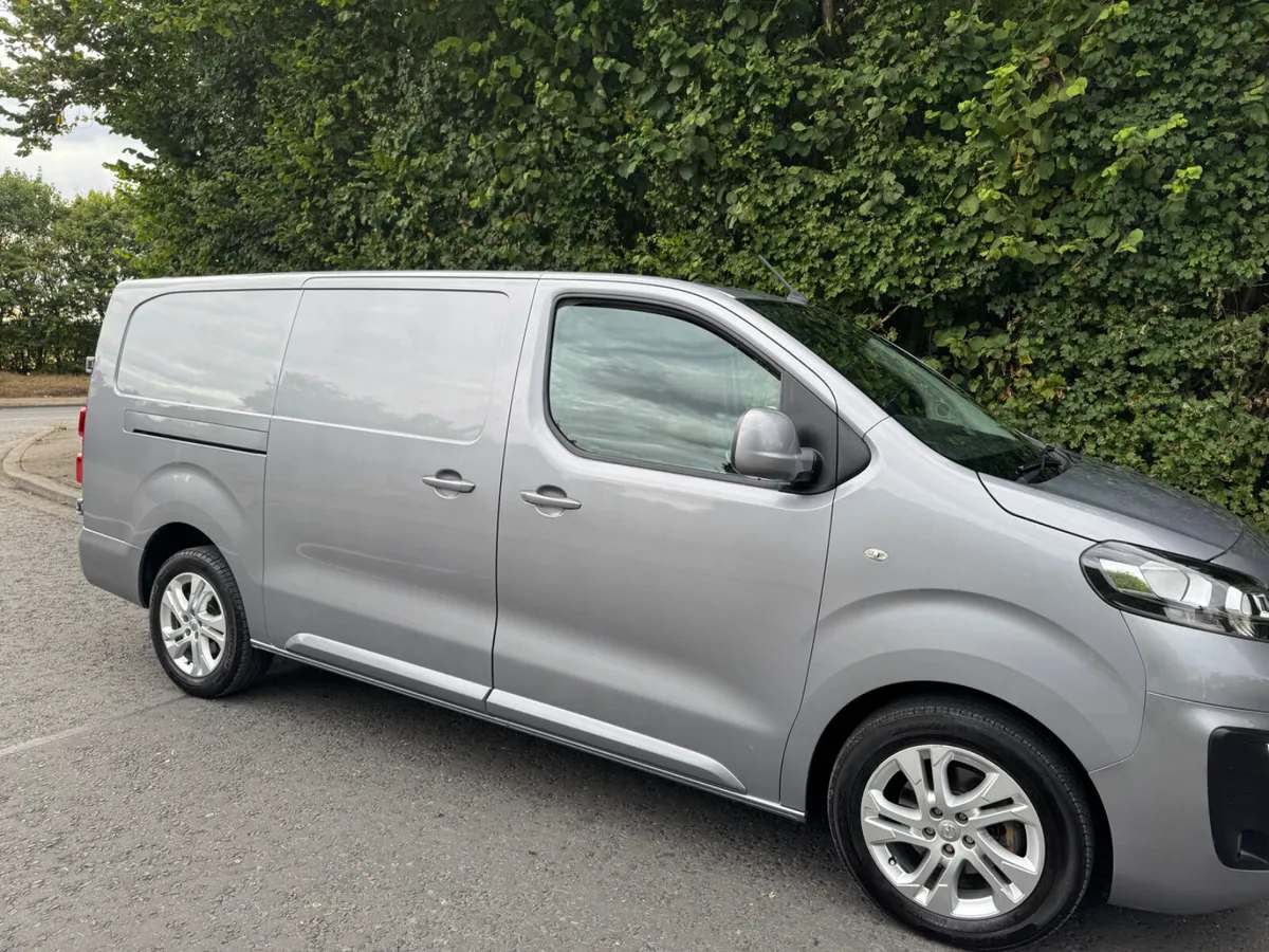 Opel Vivaro Sport (Aircon ) 2.0 diesel - Image 3