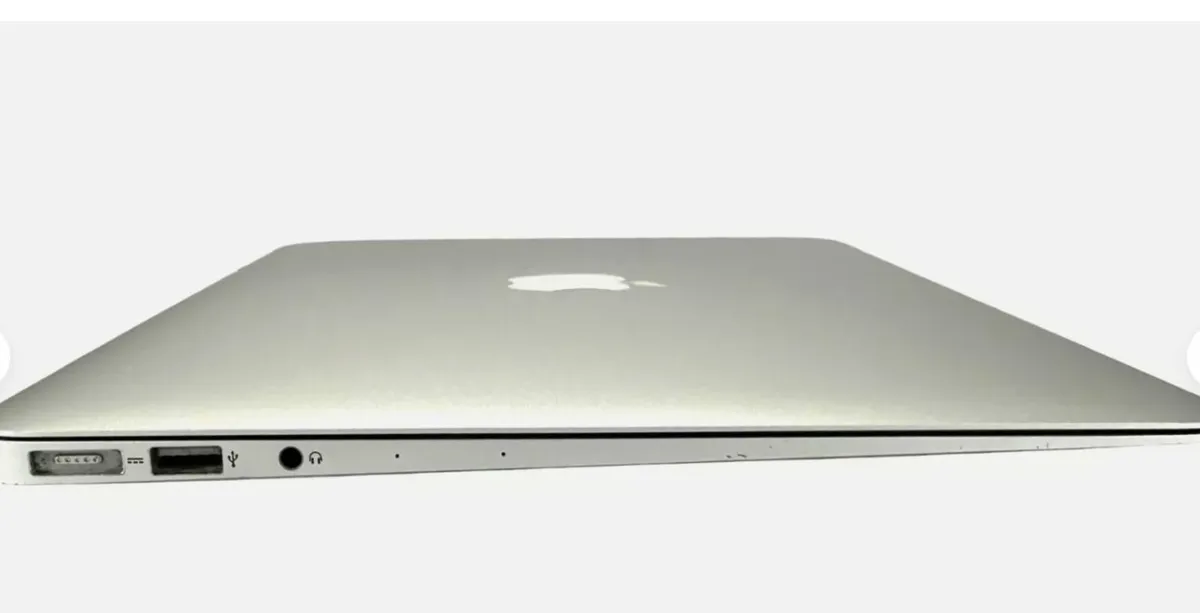 Apple Macbook Air 13" A1466 i7 2GHz 8GB RAM 256GB - Image 2