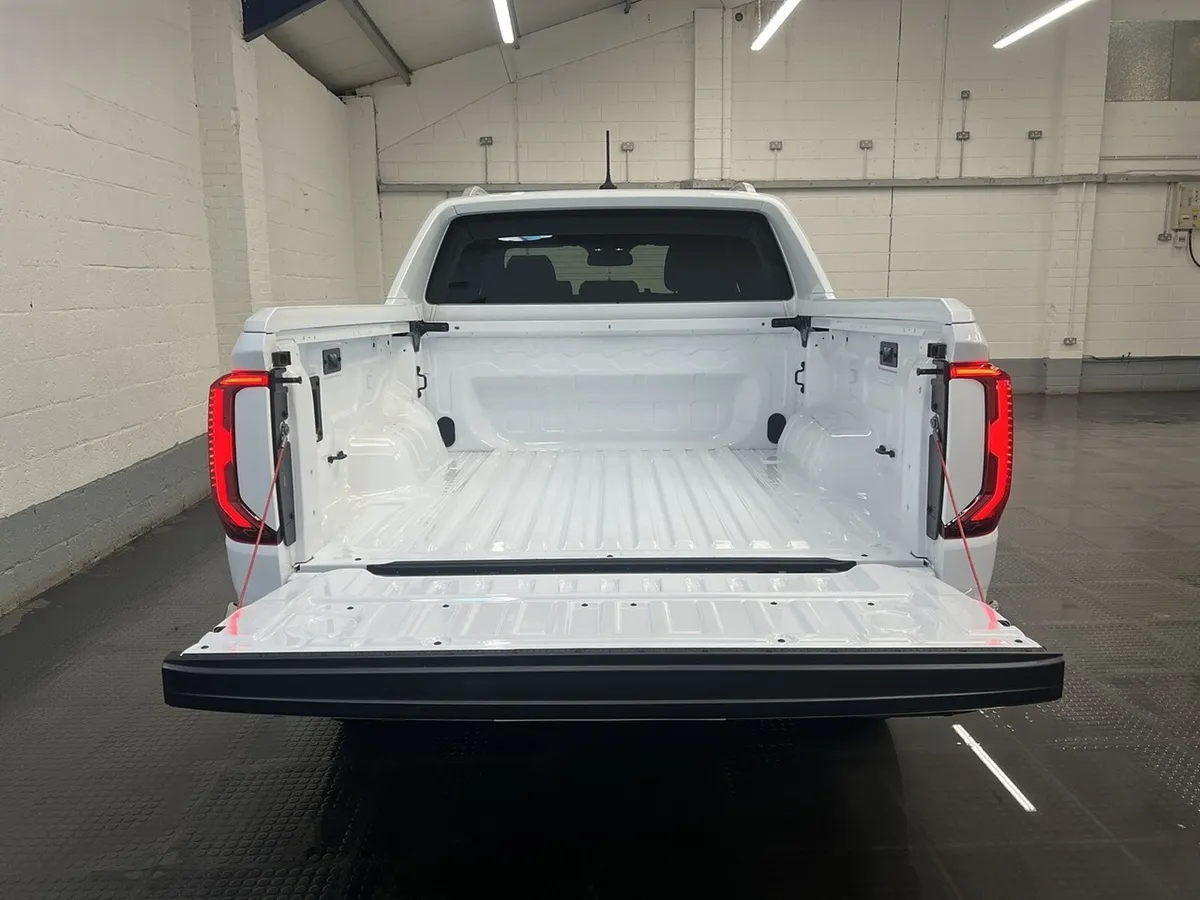 2024 Volkswagen Amarok PickUp Van - Image 2
