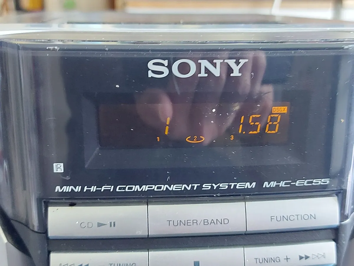 Sony Hifi Stereo System, Model HCD-EC55, 3 CD TRAY - Image 2