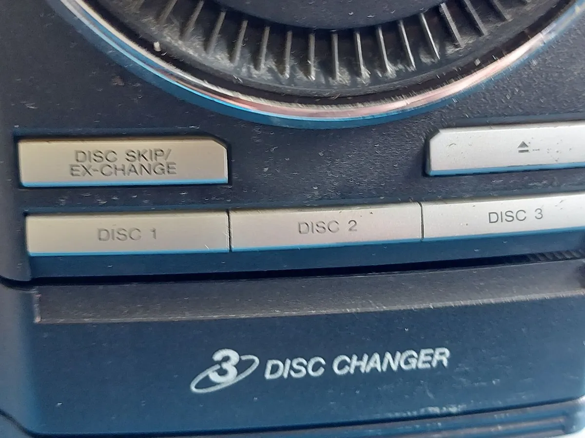 Sony Hifi Stereo System, Model HCD-EC55, 3 CD TRAY - Image 4