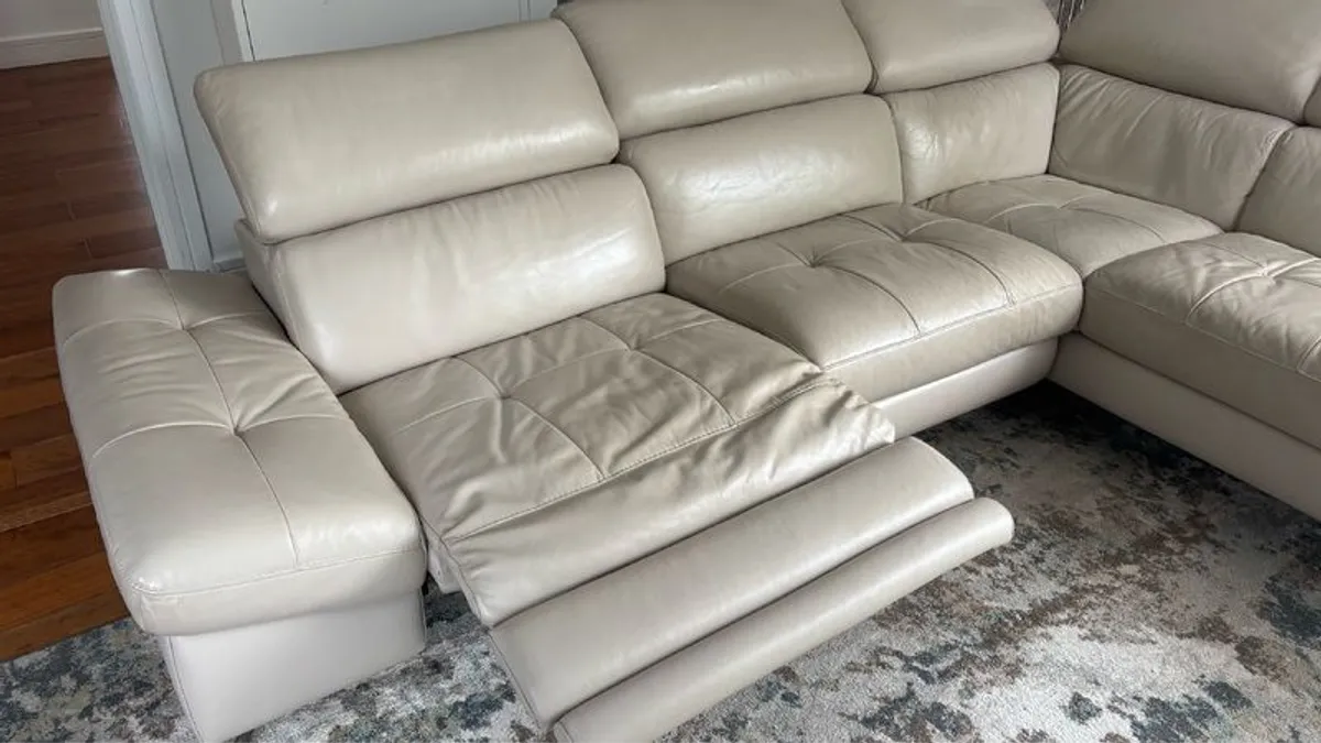 Alessa Leather Corner Sofa With Electric Recliner - Image 4