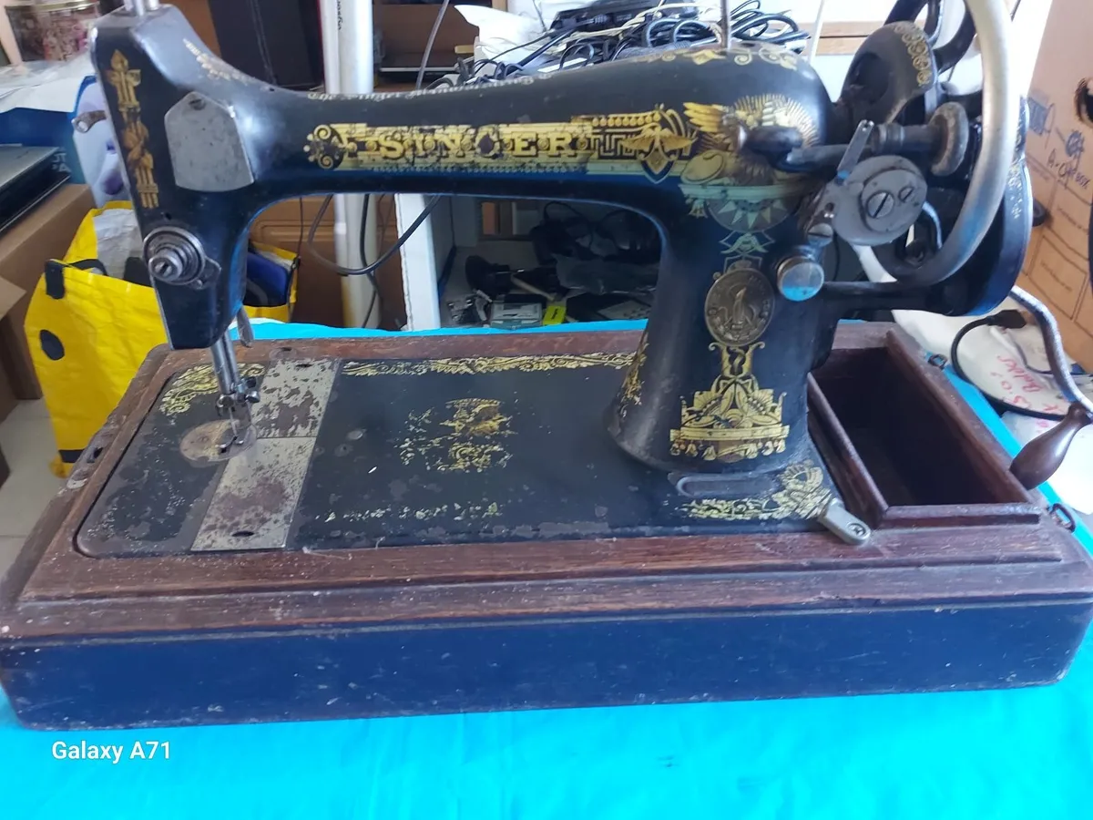 Singer Sewing Machine - Image 1