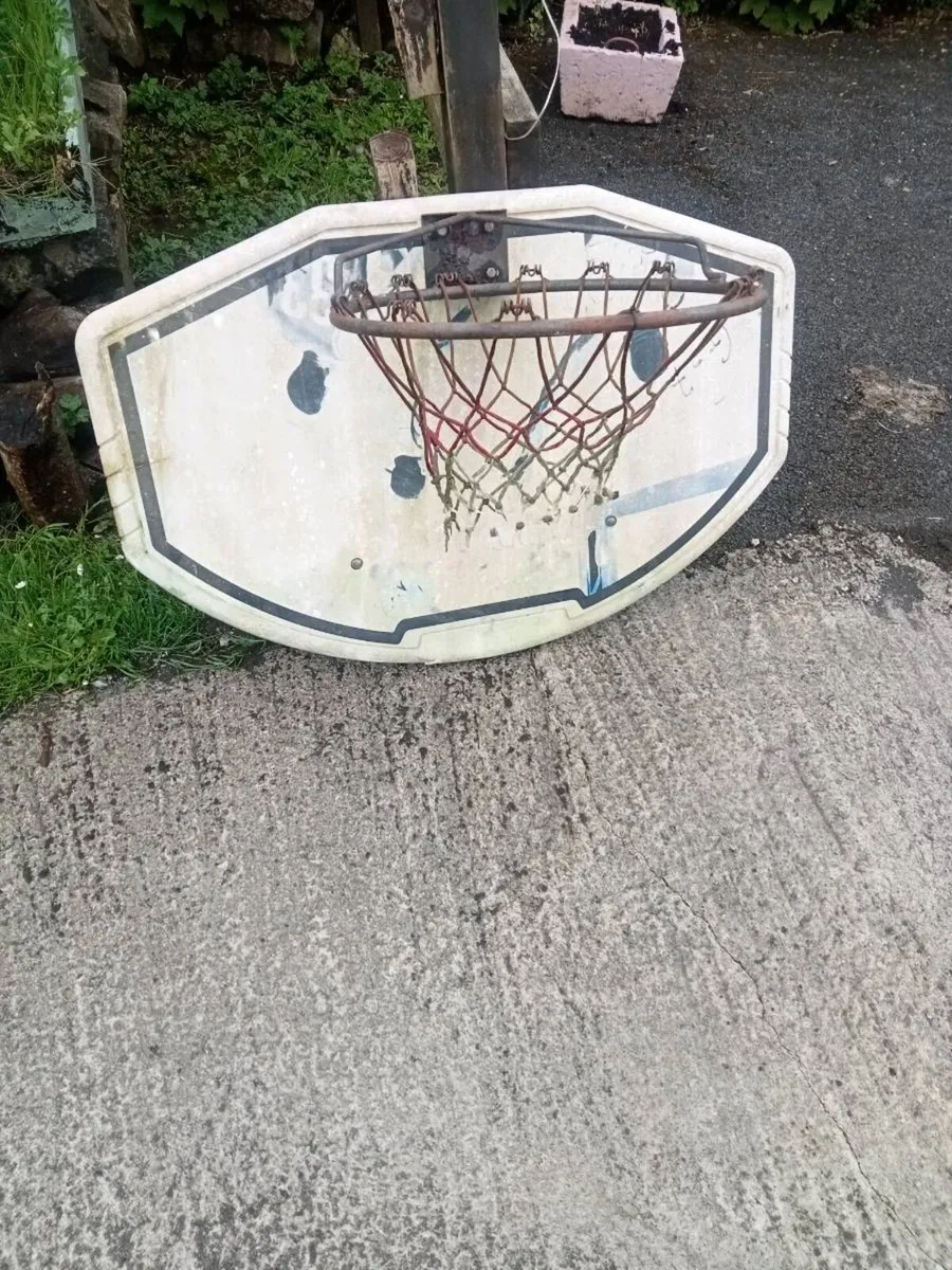 Old basketball hoop - Image 1